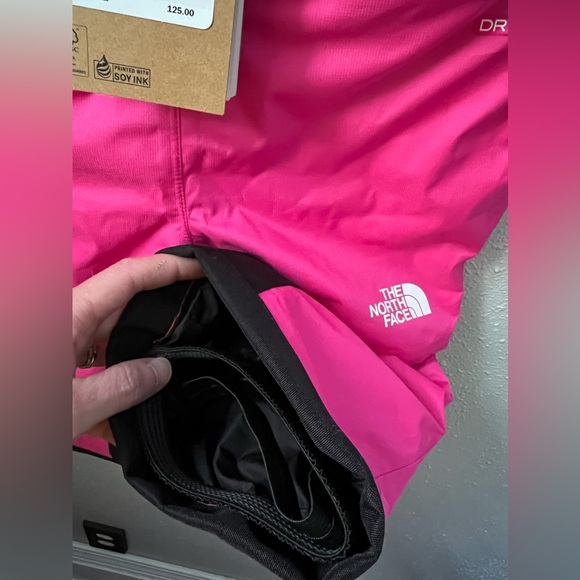 New The North Face Kids' Freedom Insulated Bib in MR Pink Size 2 - Picture 8 of 9